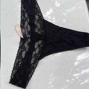 Victoria’s secret Black Lace Women's low rise Thong